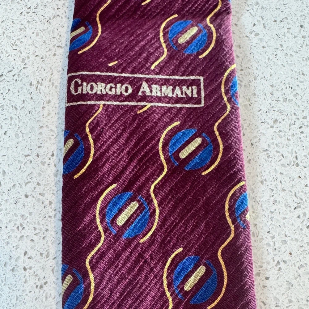 Giorgio Armani 100% Silk Tie Made in Italy Burgundy Geometric Print